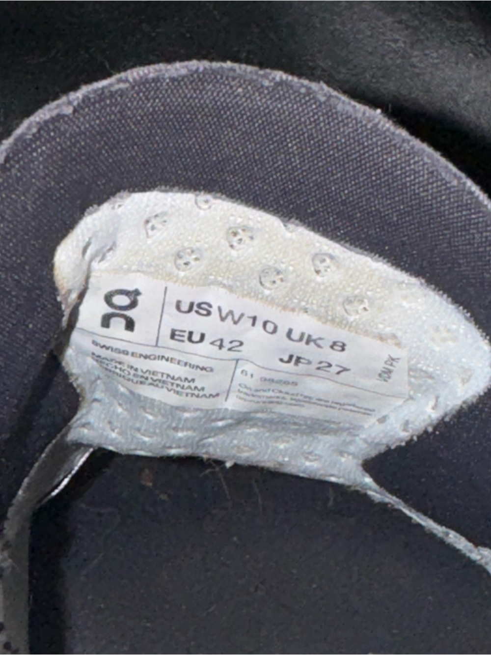 On Cloud Lightweight Running Shoes - Picture 11 of 14